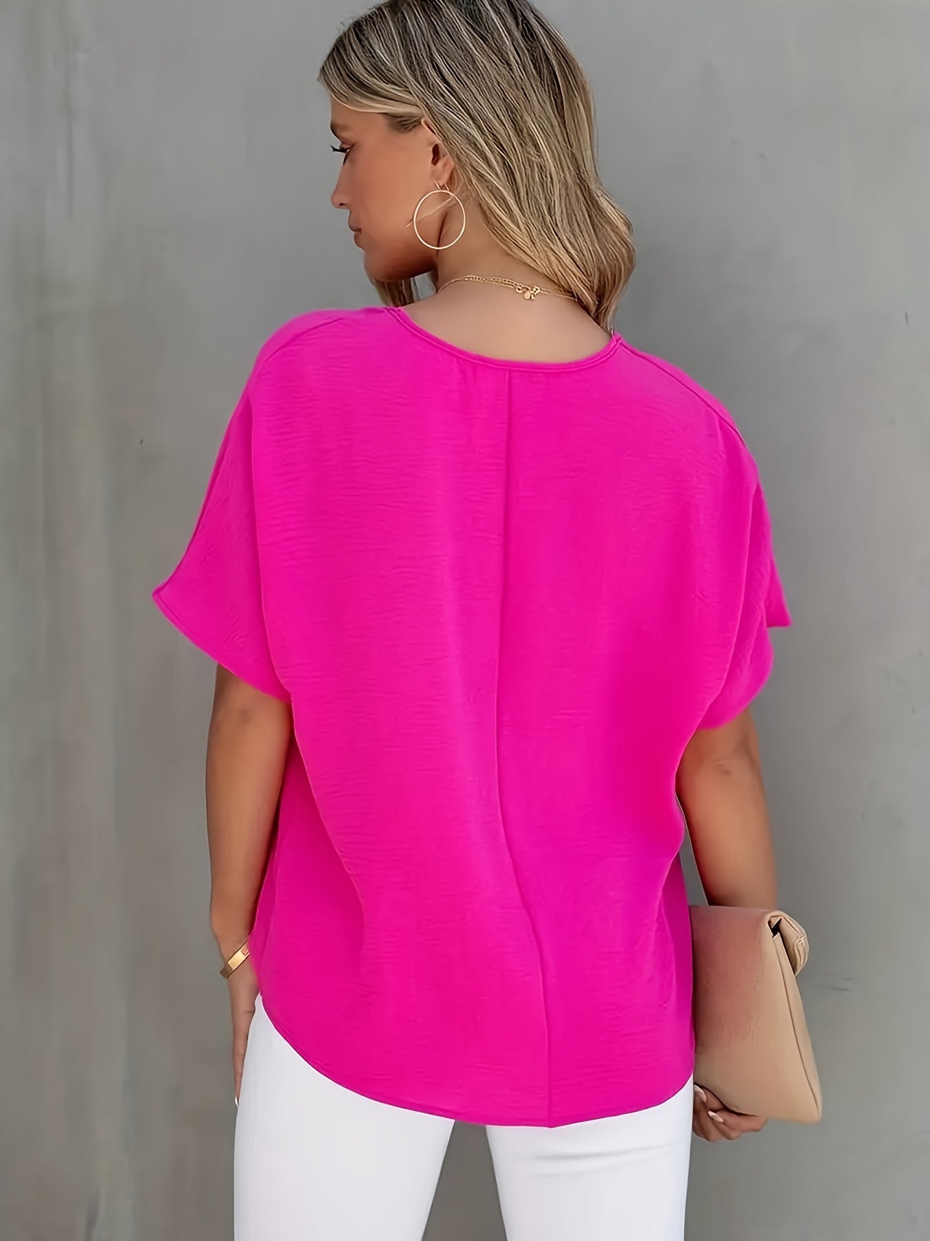 Blusa negra con cuello en V para mujer: una camisa elegante, informal y chic para looks cotidianos y formales. le Non-See-Through Office or Party Top - Women's Professional Attire Essentials, Ladies Blouses, Versatile Fashion, Smooth