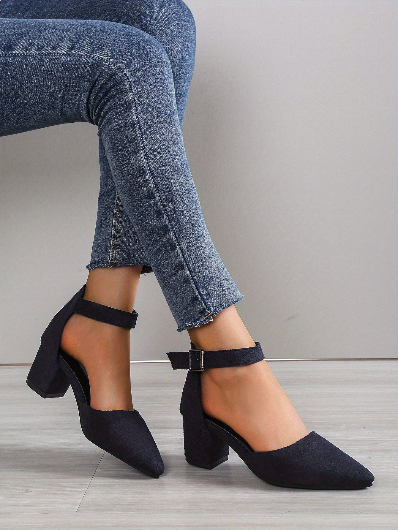 Zapatos de tacón grueso con correa al tobillo y puntera puntiaguda, de color liso y tacón medio, versátiles sandalias con correa ajustable al tobillo para caminar cómodamente y lucir un look elegante.