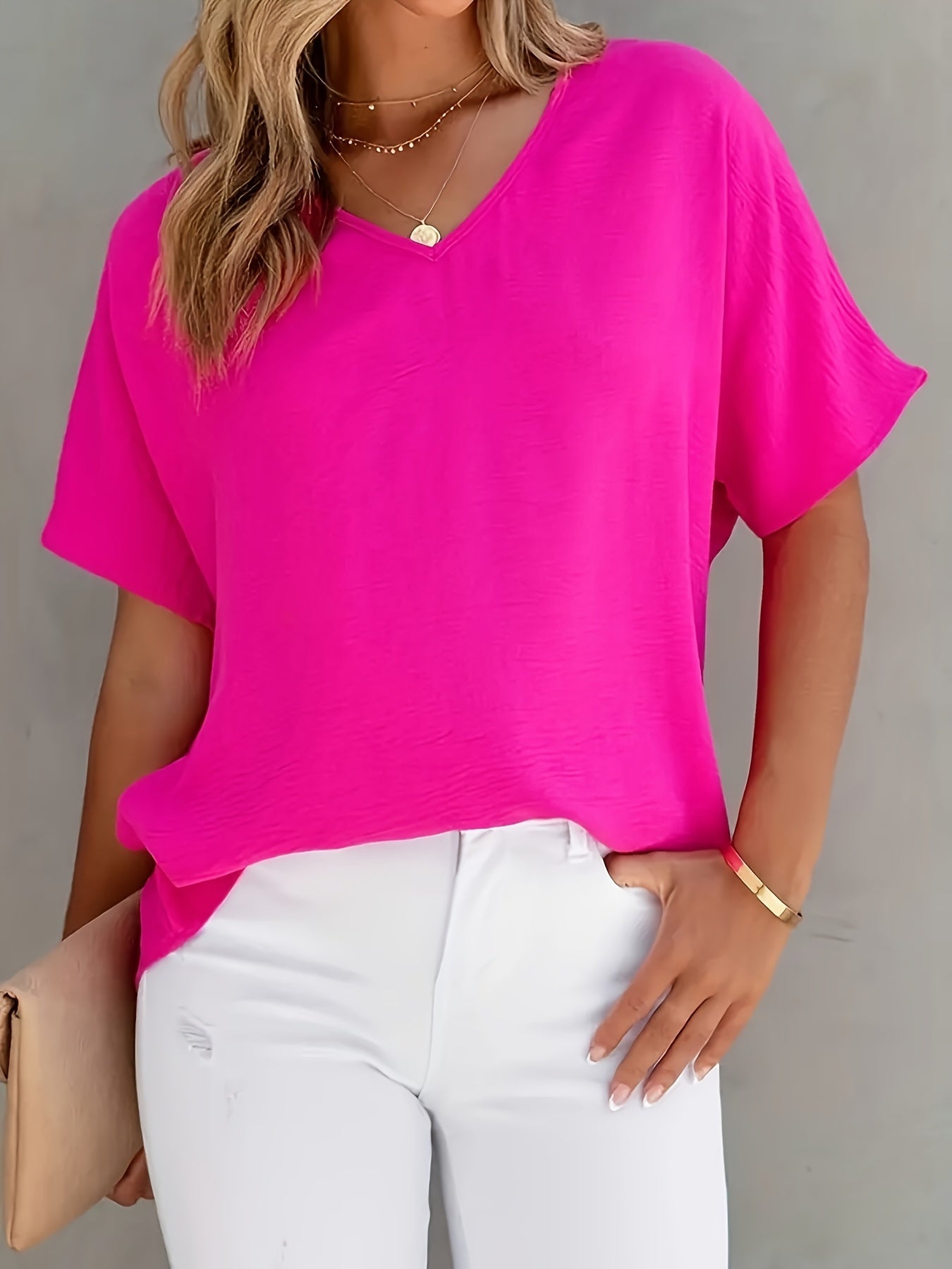 Blusa negra con cuello en V para mujer: una camisa elegante, informal y chic para looks cotidianos y formales. le Non-See-Through Office or Party Top - Women's Professional Attire Essentials, Ladies Blouses, Versatile Fashion, Smooth