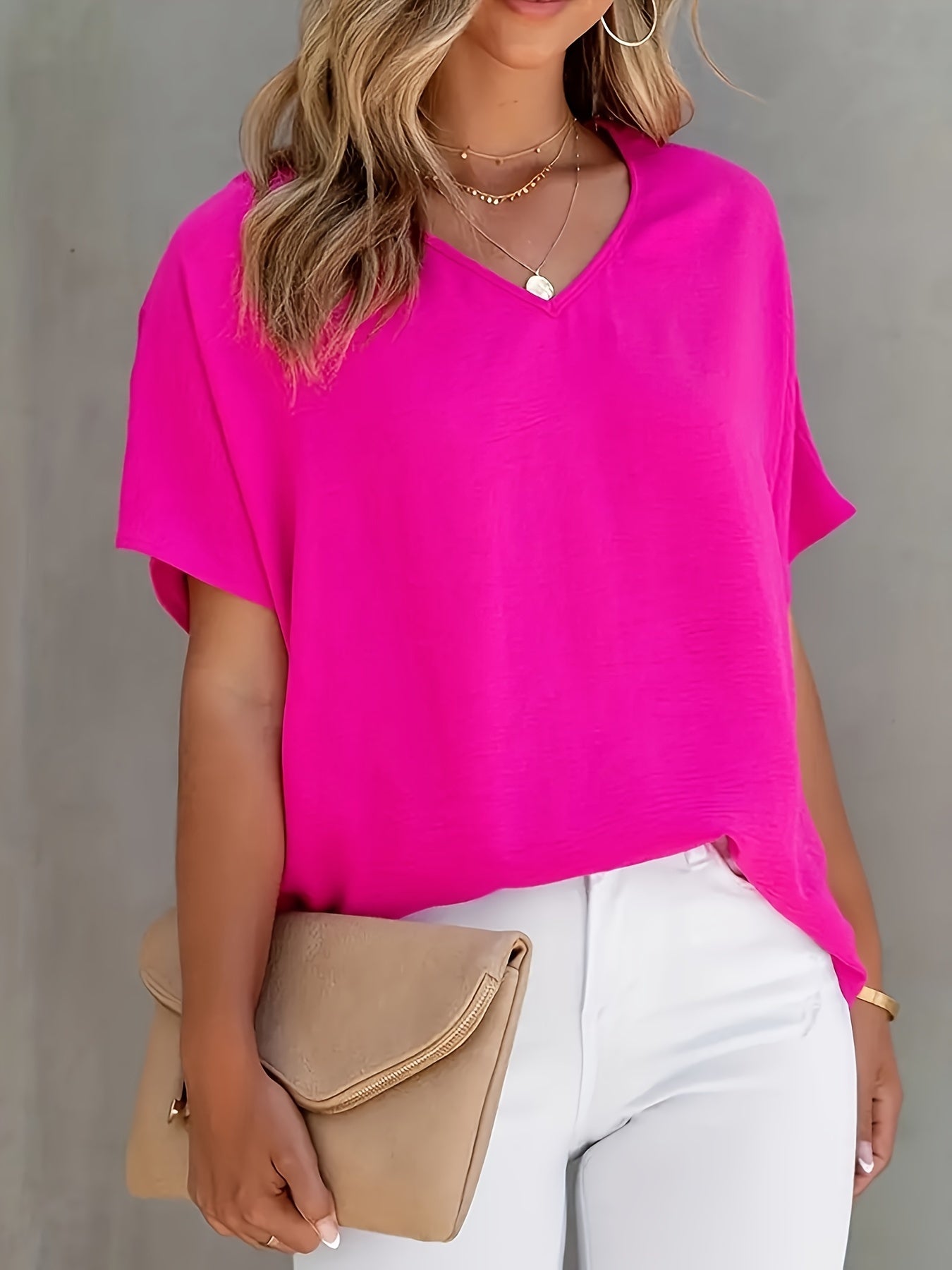 Blusa negra con cuello en V para mujer: una camisa elegante, informal y chic para looks cotidianos y formales. le Non-See-Through Office or Party Top - Women's Professional Attire Essentials, Ladies Blouses, Versatile Fashion, Smooth