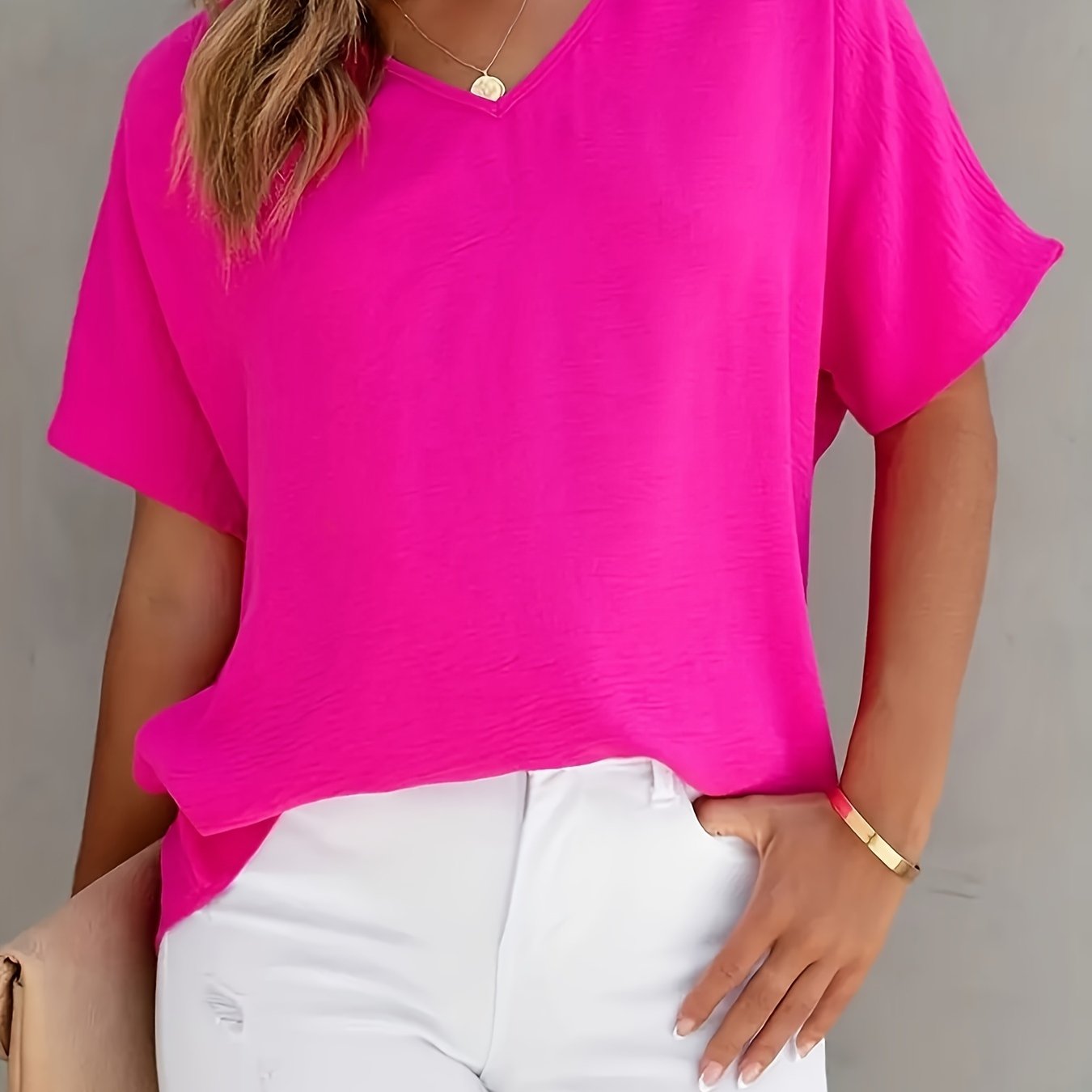 Blusa negra con cuello en V para mujer: una camisa elegante, informal y chic para looks cotidianos y formales. le Non-See-Through Office or Party Top - Women's Professional Attire Essentials, Ladies Blouses, Versatile Fashion, Smooth